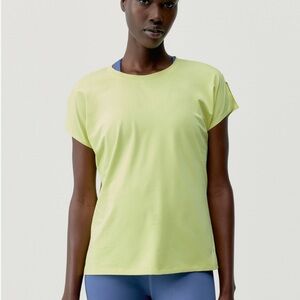 ALO Yoga Short Sleeve Crew Tee in Lime Green